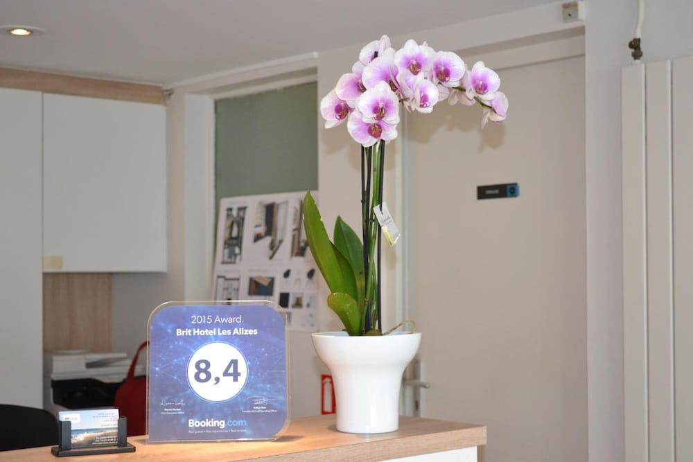 Brit Hotel Les Alizes Порник Экстерьер фото