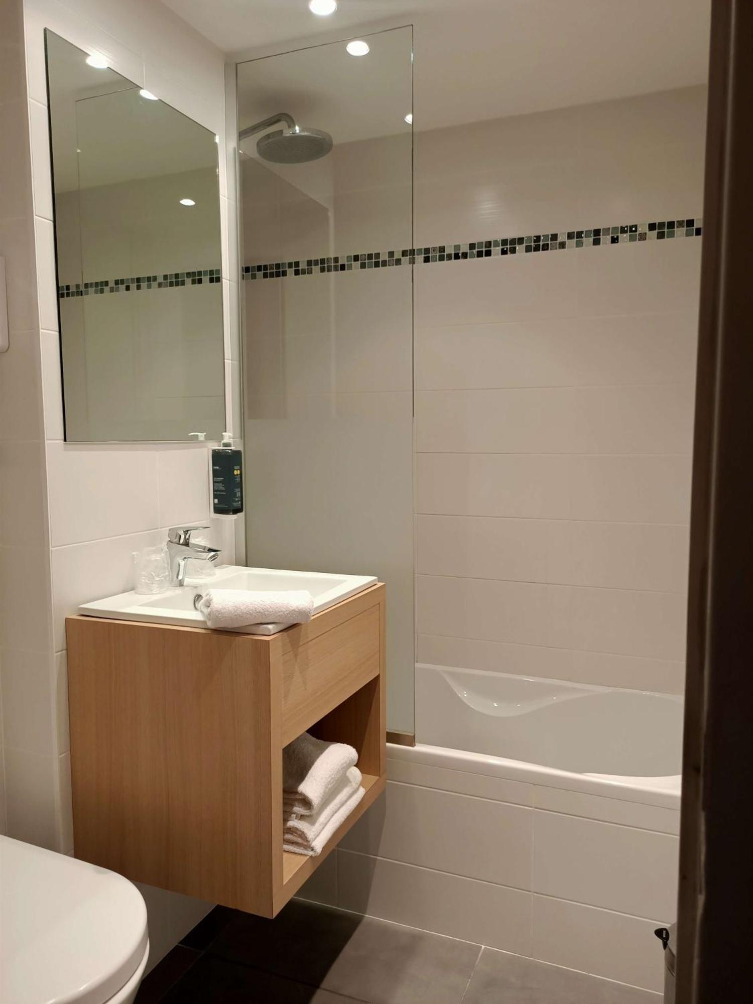 Brit Hotel Les Alizes Порник Экстерьер фото