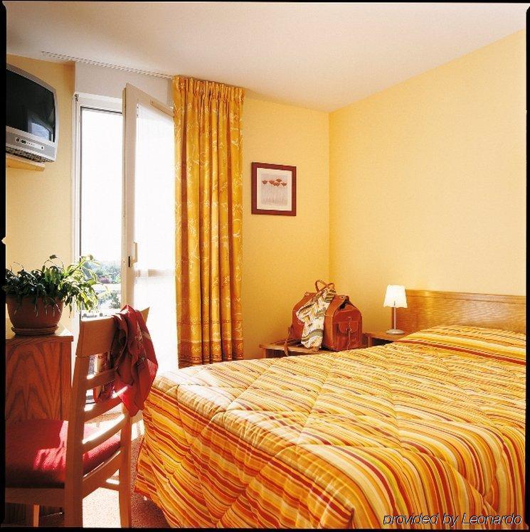 Brit Hotel Les Alizes Порник Экстерьер фото